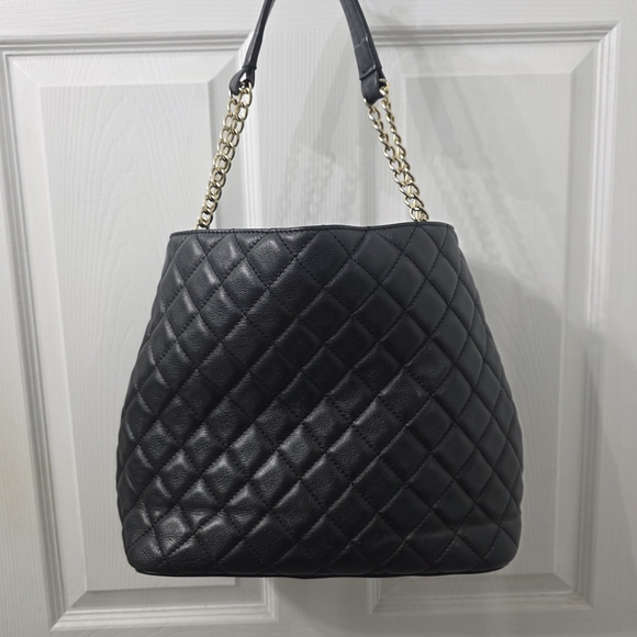 Borse in Pelle Handbags - Quilted Black Shoulder Tote with Gold Chain Handles